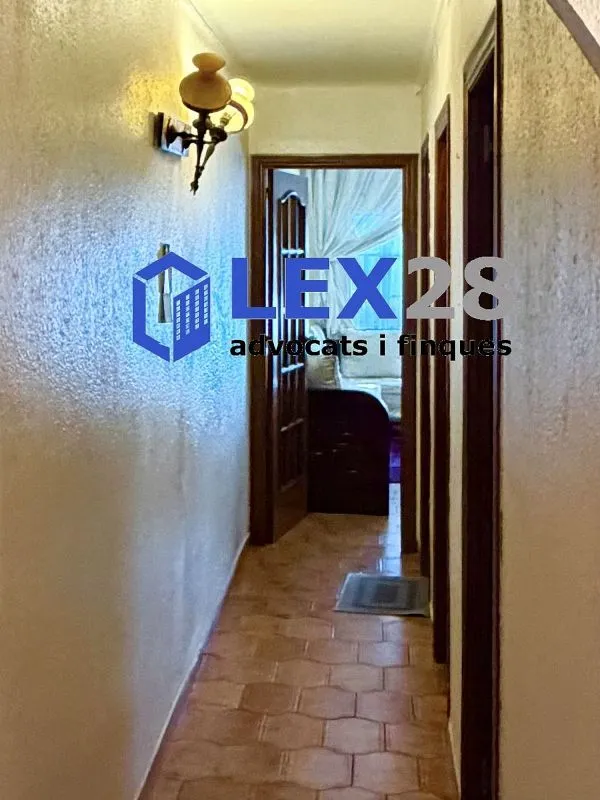 Esik - Apartment with Balcony in Badalona