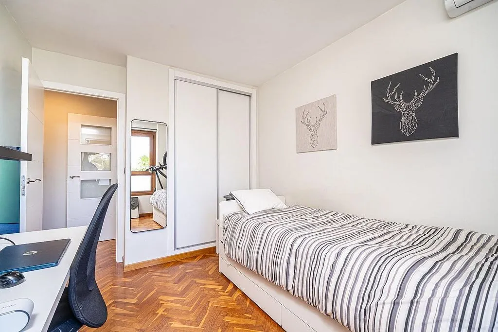 Magamistoad - Renovated Apartment with Balcony in La Bonanova