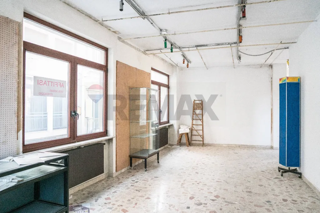 Toad - Commercial Property with Three Floors in Enna Alta