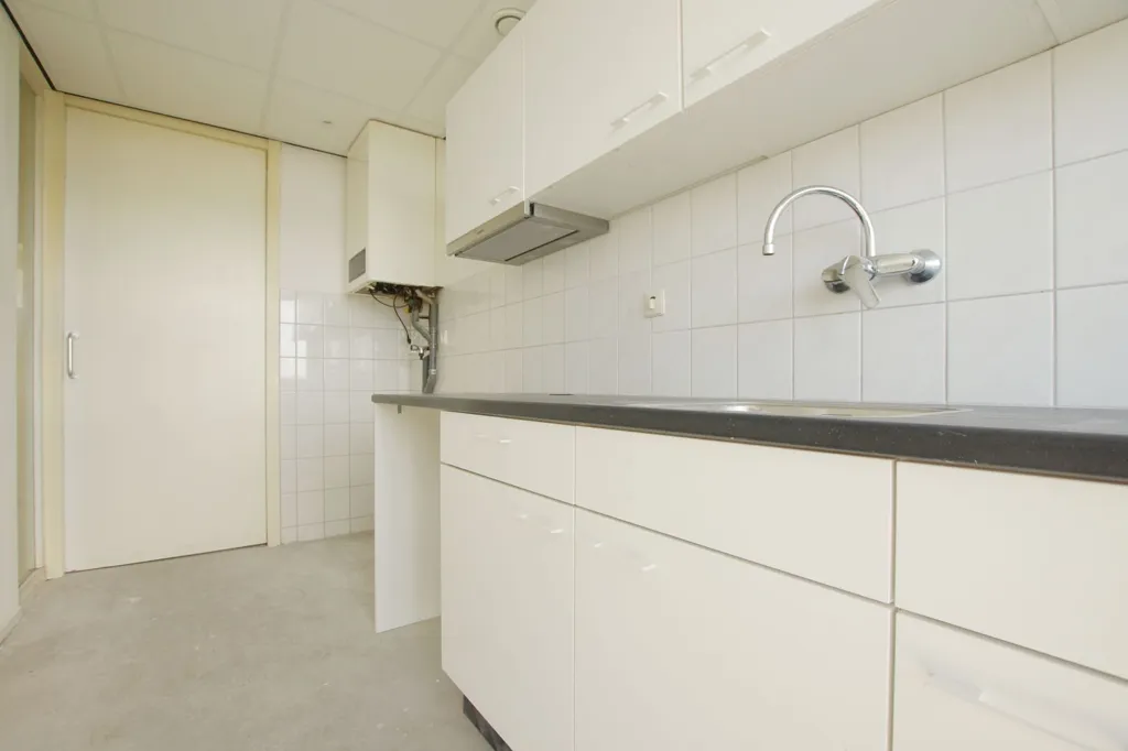 Cuisine - 3-Bedroom Apartment with Balcony in Charlois