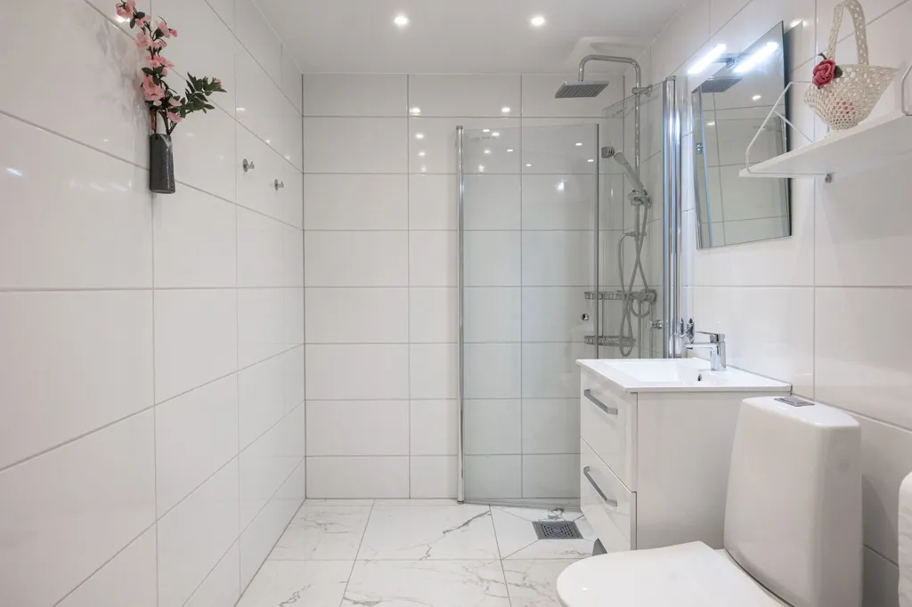 Salles de bain - 55+ Apartment with Balcony in Central Gothenburg
