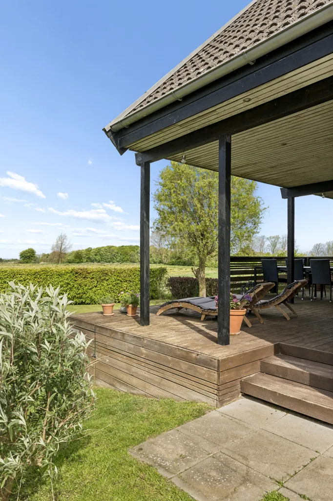 Terrasse - Modernised Villa with Open View in Højby