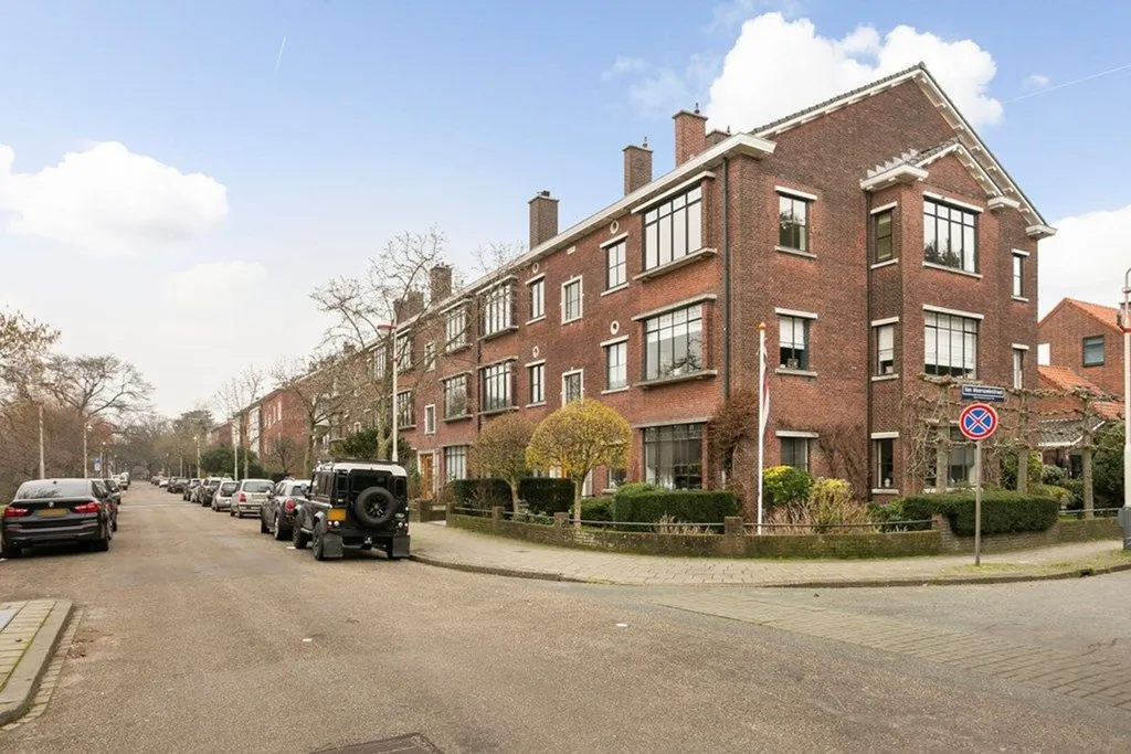 Välivaade - Portiekflat with Park Views in Den Haag