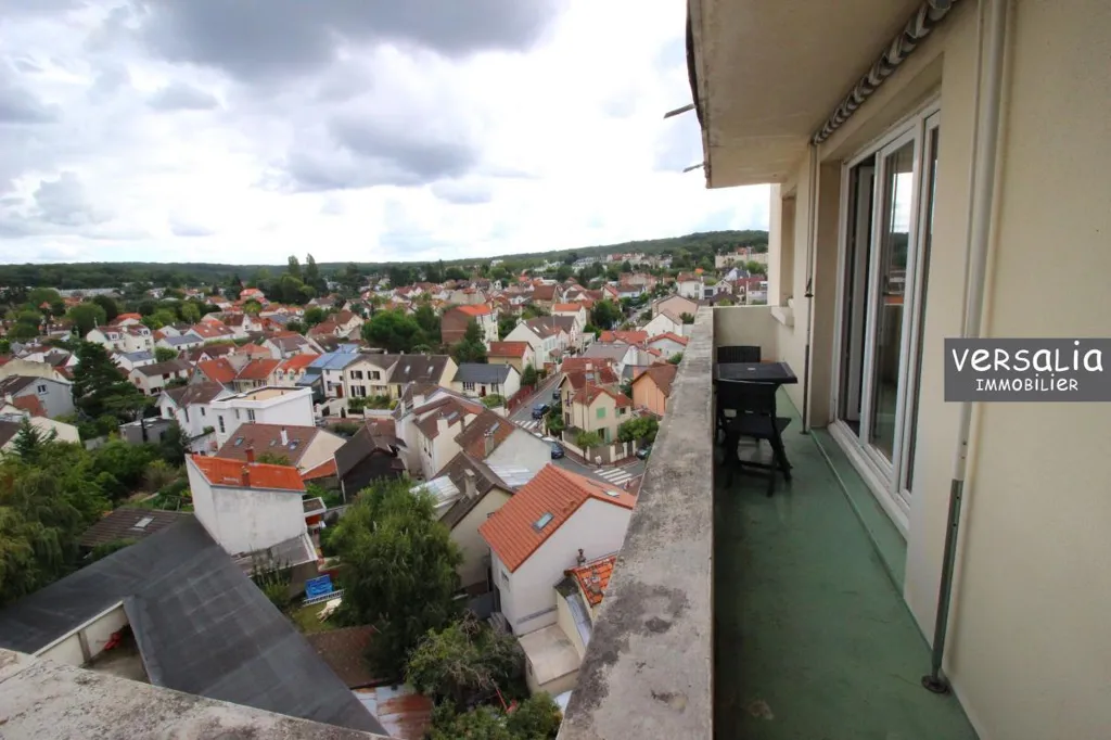 Balcone - 3-Bed Flat with Balcony in Leclerc Avenue