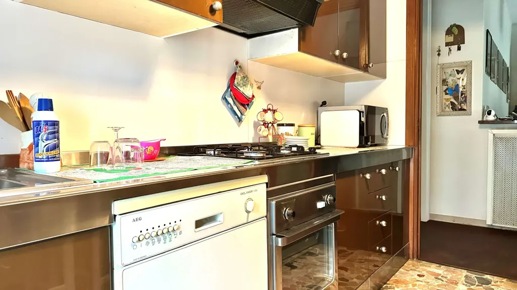Cuisine - Villa with Private Garden in Castano Primo