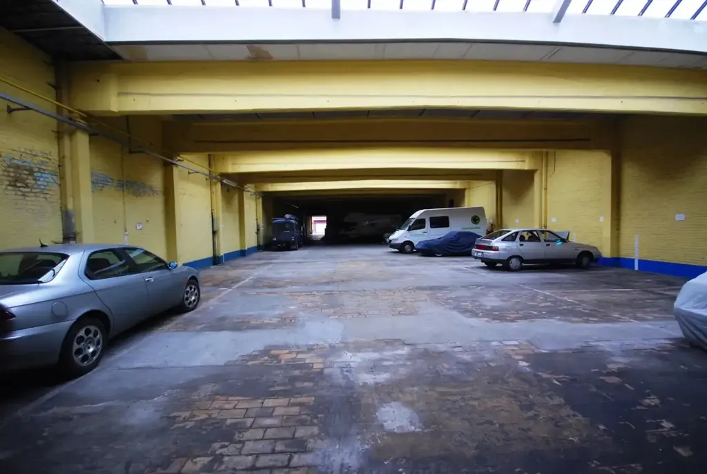 Garaaž - Parking Space in Central Standplaats