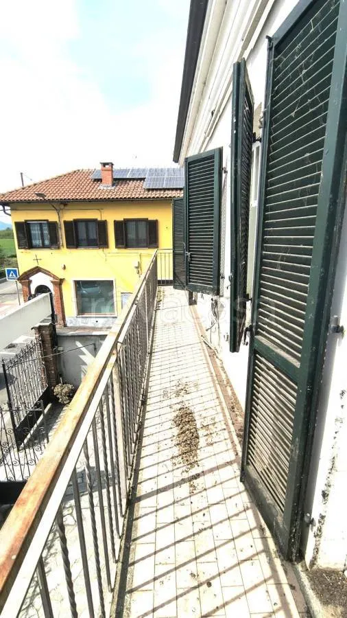 Rõdu - Triplex Apartment with Balconies in Chivasso