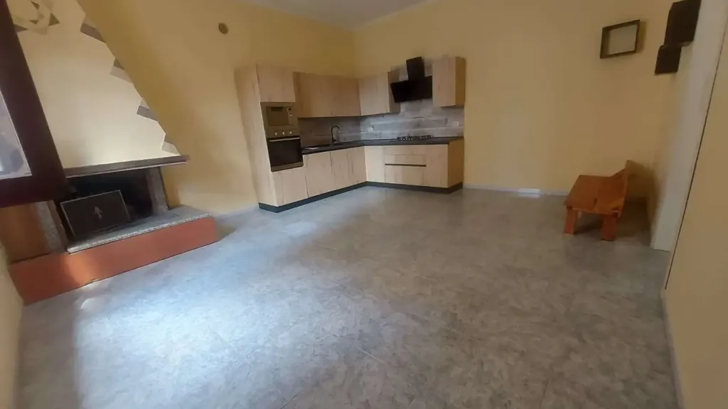 Cucina - Spacious Trilocale with Private Courtyard in Assemini