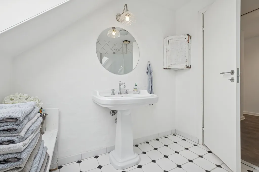 Salles de bain - Modernised Terraced House in Randers