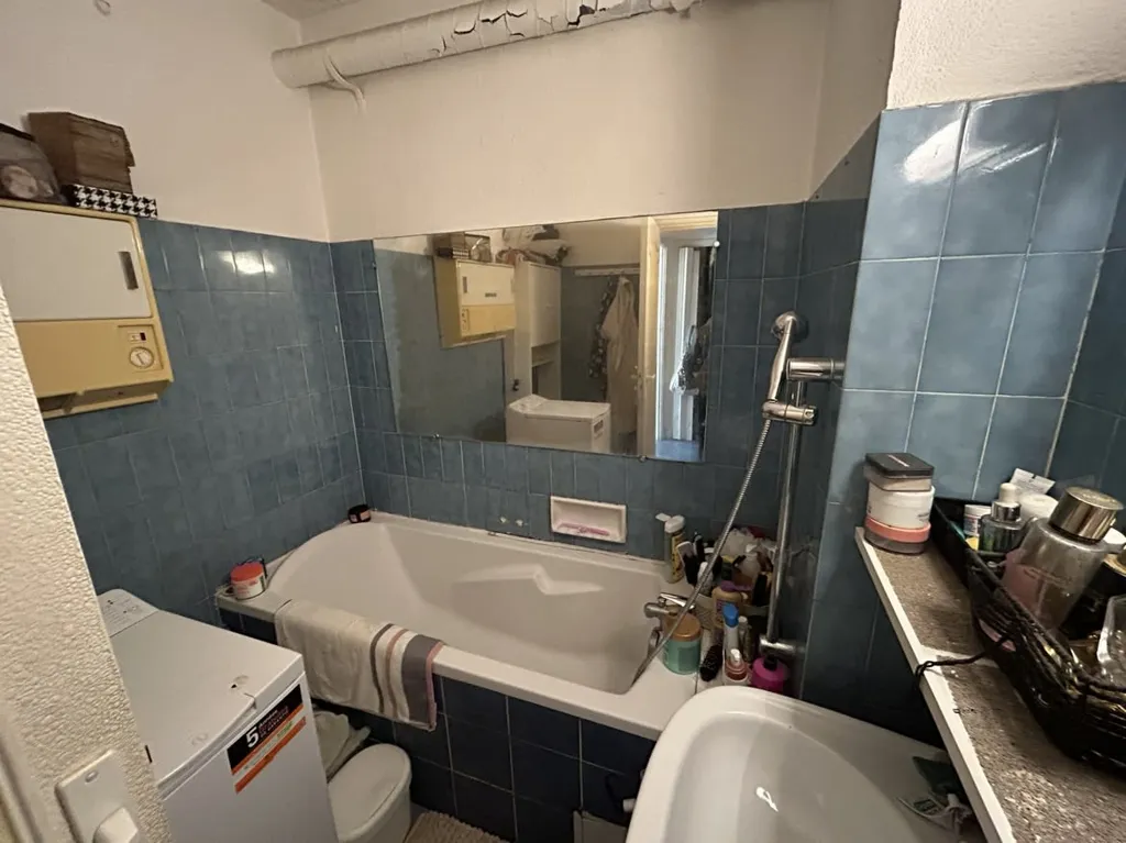 Salles de bain - Appartement avec Terrasse et Vue Jardin à Chave