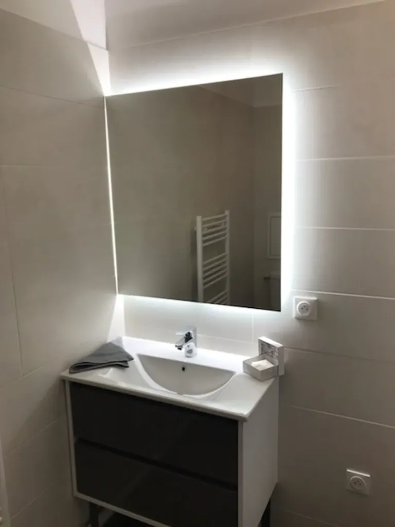 Salles de bain - Appartement T1 avec Balcon à Rueil-Malmaison