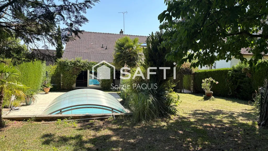 Bassein - House with Heated Pool in Château-Thierry