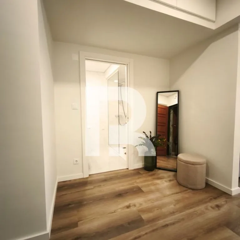 Esik - Remodelled T3 Flat with Two Fronts in Benfica