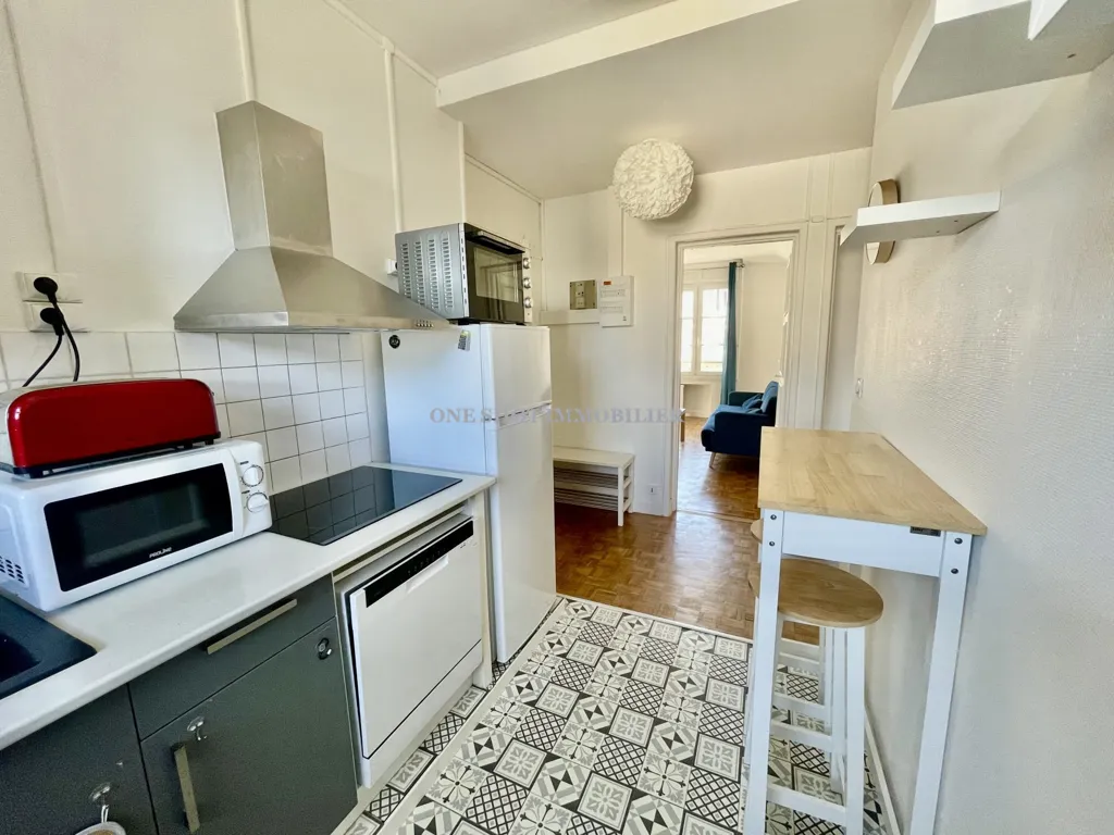 Köök - Bright 3-Bed Flat in Orléans City Centre