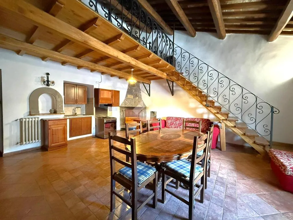 Sala da pranzo - Historic Apartments with Piazza View in Bagnaia