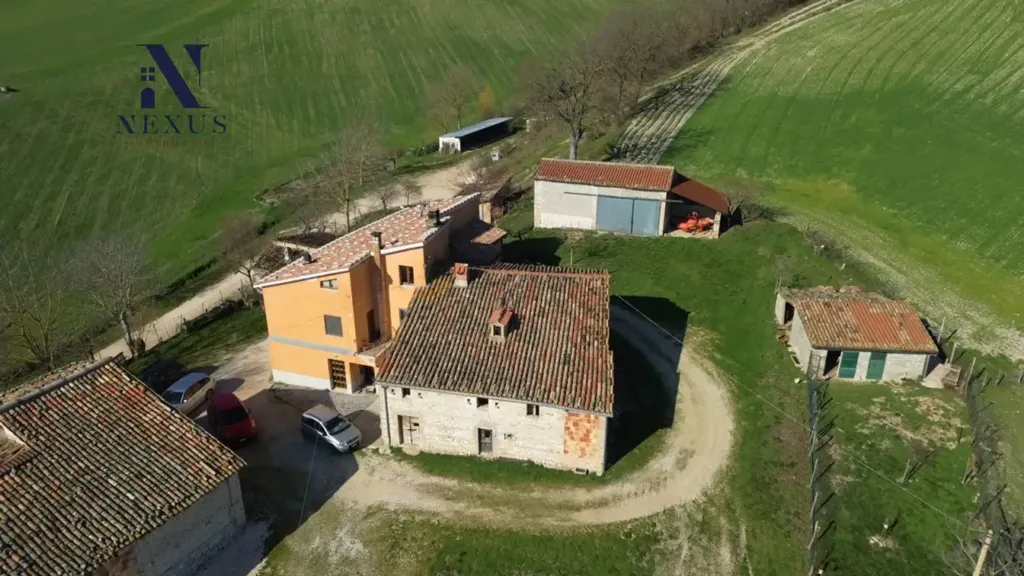 Õhuvaade - Rustic Farmhouse with River View in Sassoferrato