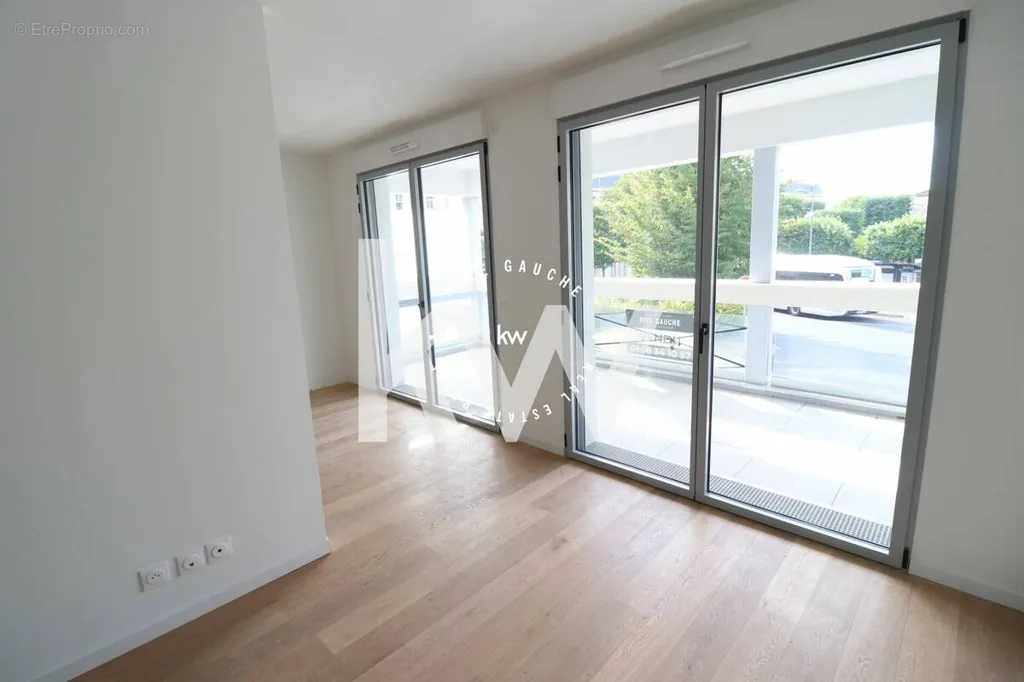 Toad - Two-Bedroom Flat with Balcony in Vanves