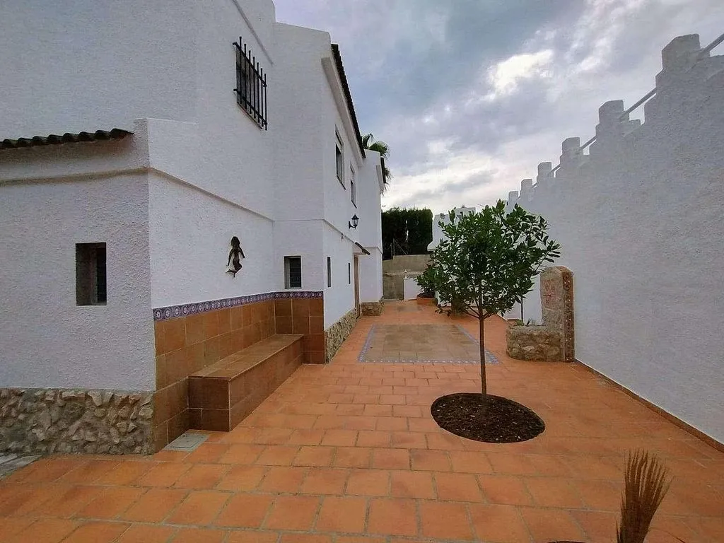 Jardin - Chalet with Pool and Terrace in Turís