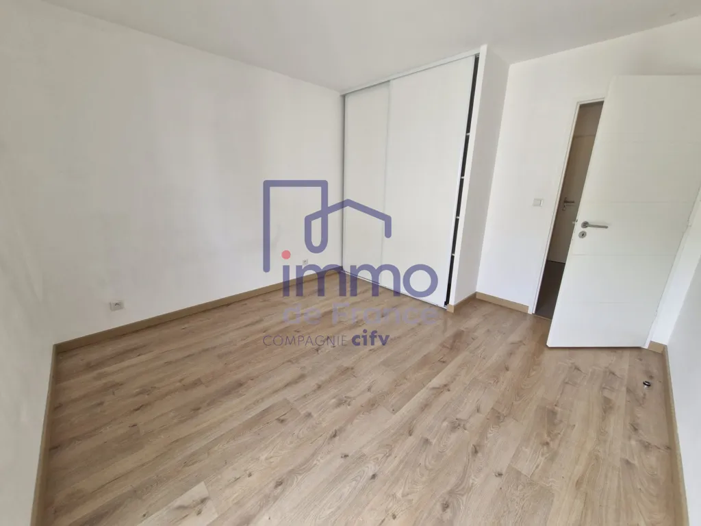 Rooms - Bright T3 Flat with Terrace in Bourgoin-Jallieu