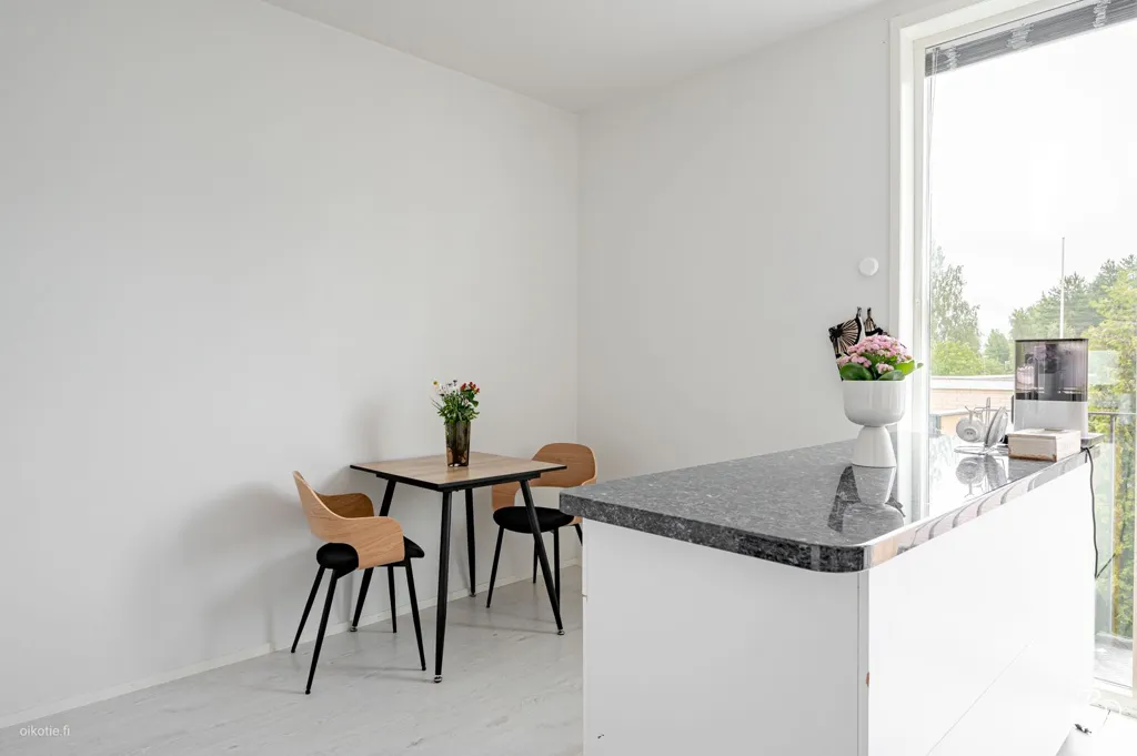 Bureau - Modern Flat with South Balcony in Espoo