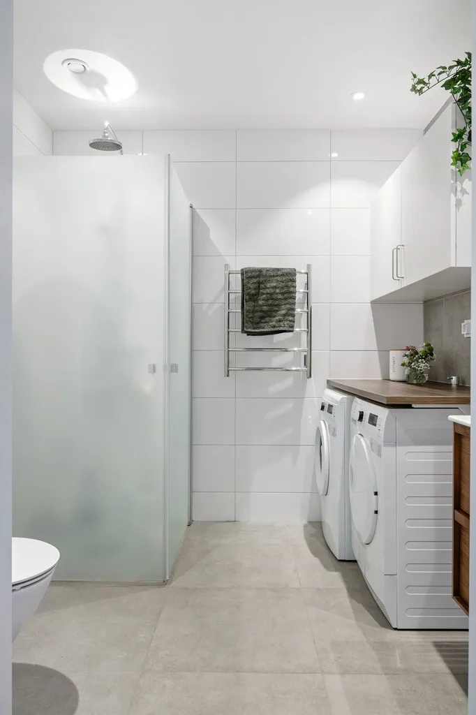 Salles de bain - Modern Penthouse with Balconies in Halmstad