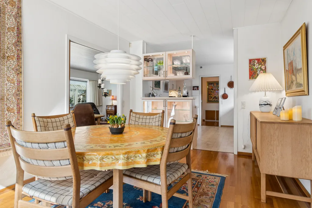 Söögituba - Charming Villa with Carport in Værløse