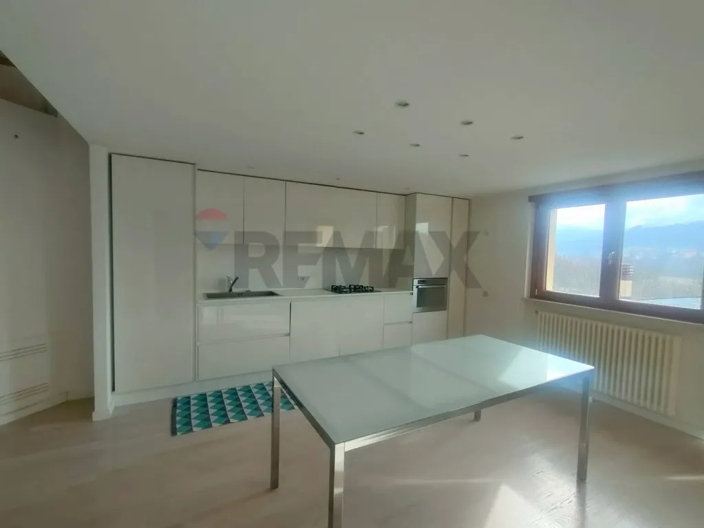 Köök - Modern Apartment with Balcony in Scoppito
