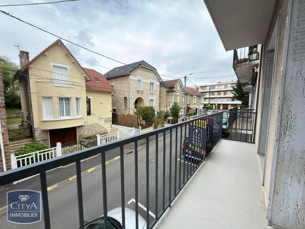 Balcony - 3-Bedroom Apartment with Balcony in Brive-la-Gaillarde