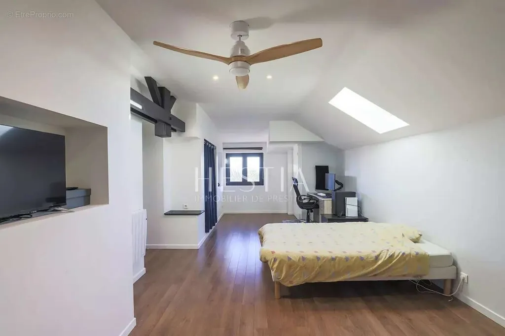 Chambres - Maison de Luxe avec Piscine à Crépieux-la-Pape