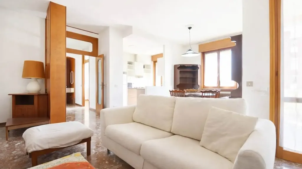 Séjour - Spacious Apartment with Balcony in Piacenza