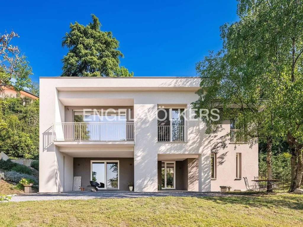 Exterior - Luxury Villa with Panoramic Views in Erba