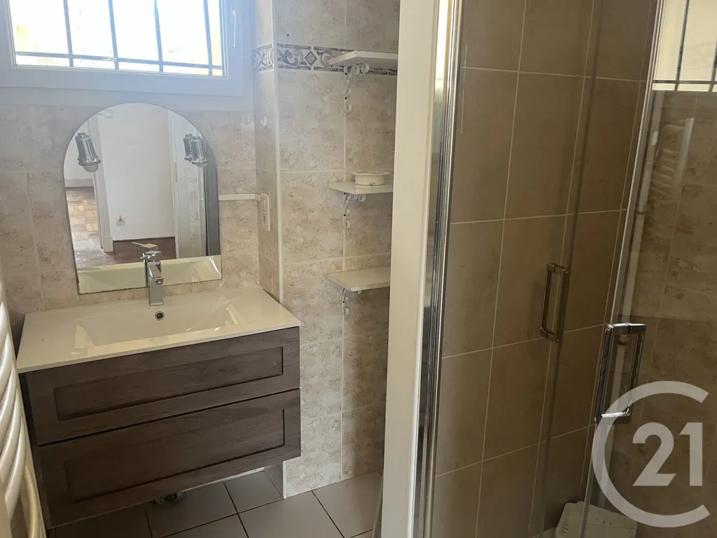 Salles de bain - Bungalow avec extension à Montgaillard