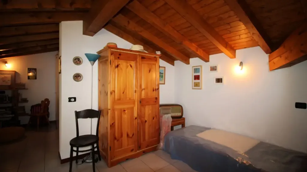 Pièces - Two-Level Apartment with Terraces in Alta Valle Intelvi