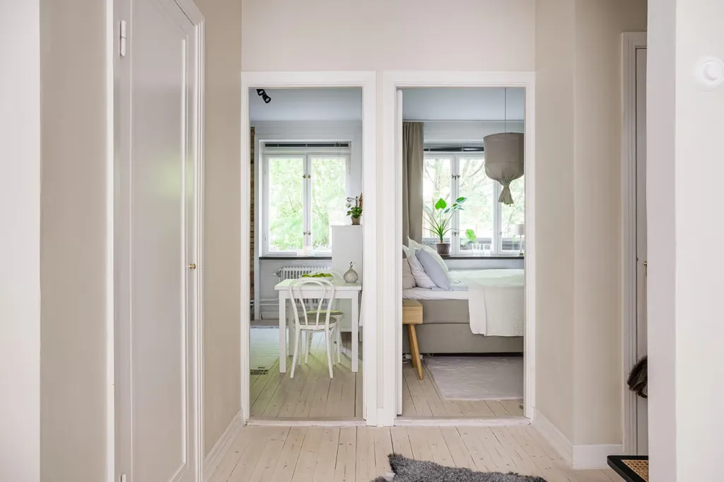 Entrée - 1930s Character Flat with Garden in Värnhem