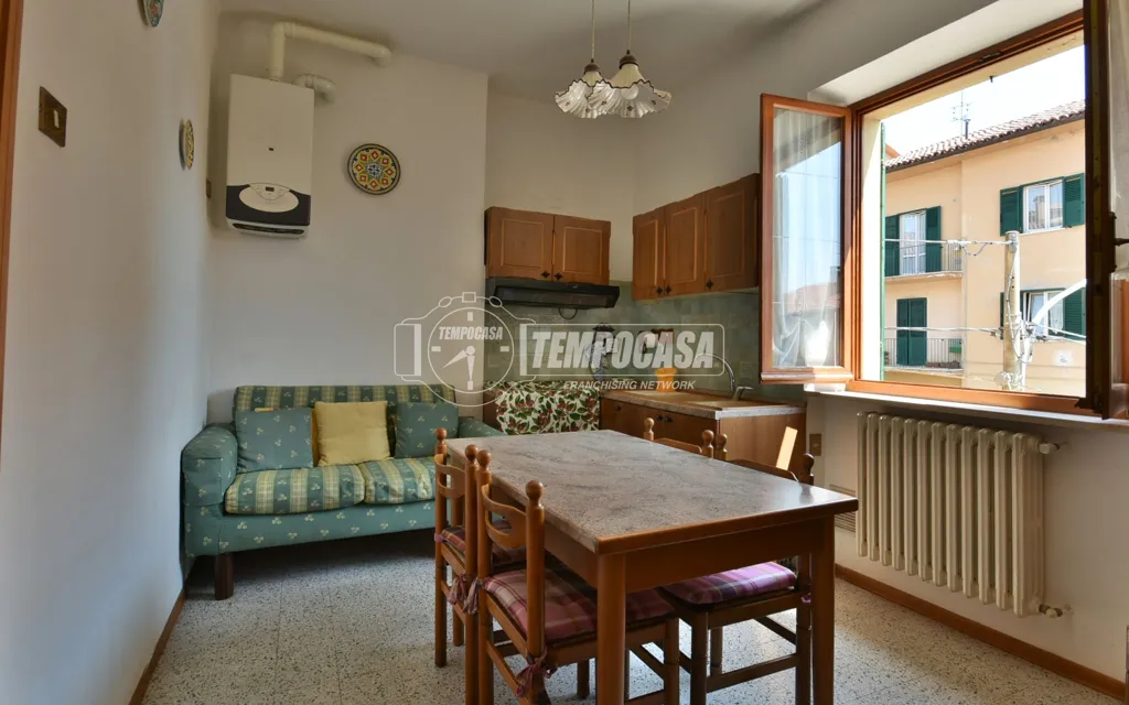 Dining Room - Spacious Flat with Mountain View in Osimo