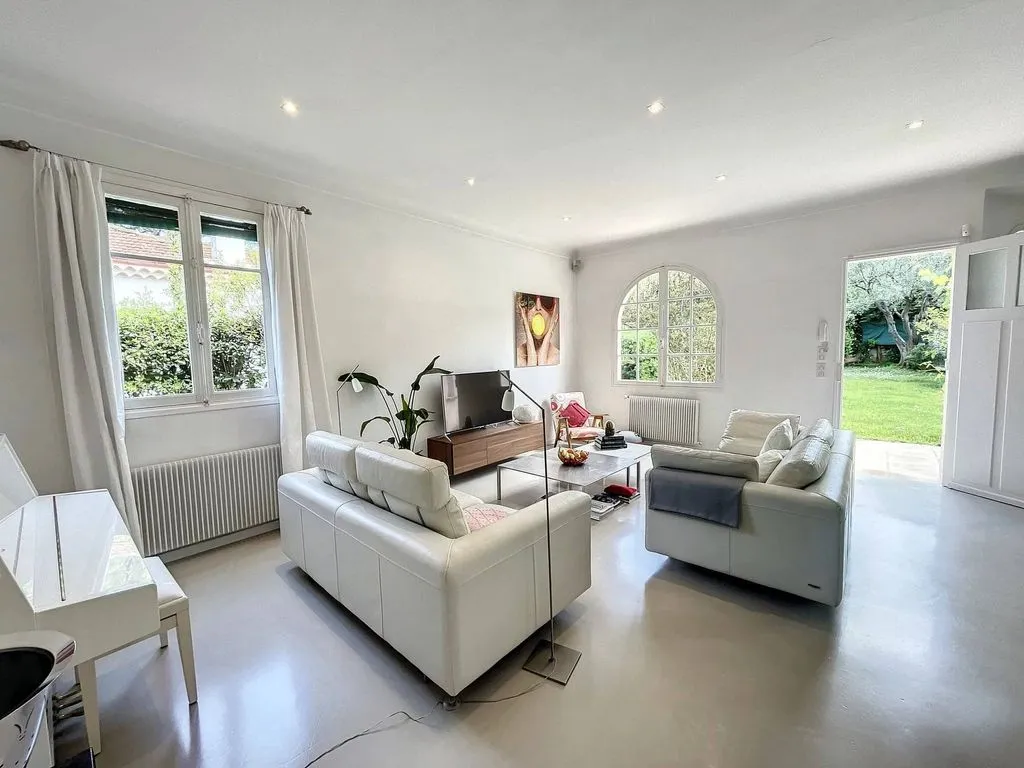Séjour - Villa Luxueuse avec Piscine à Antibes