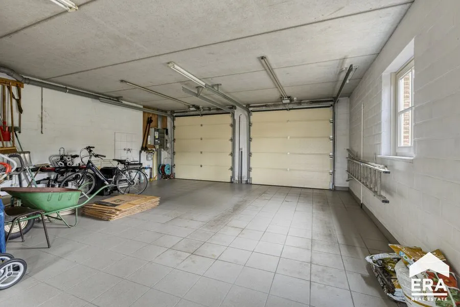 Garaaž - Spacious Villa with Garden in Lommel