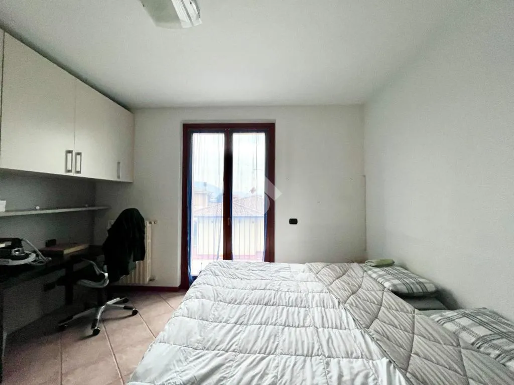 Chambres - Trilocale with Terrace in Adro