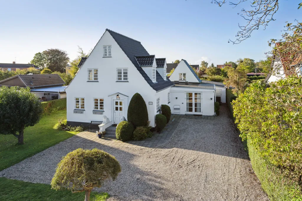 Õhuvaade - Renovated Villa with Waterside in Strøby Egede