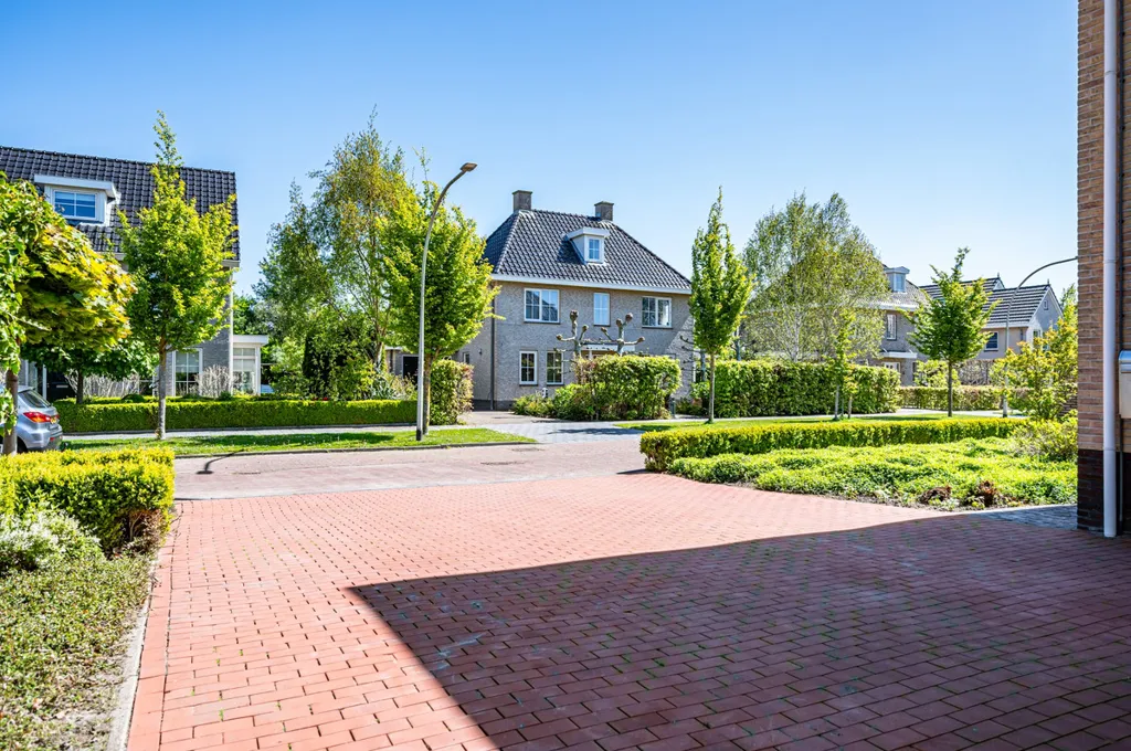 Välivaade - Modern Free-Standing House with Garage in Emmeloord