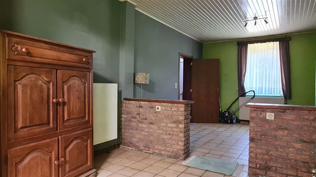 Esik - Renovation Project House with Solar Panels in Kortessem