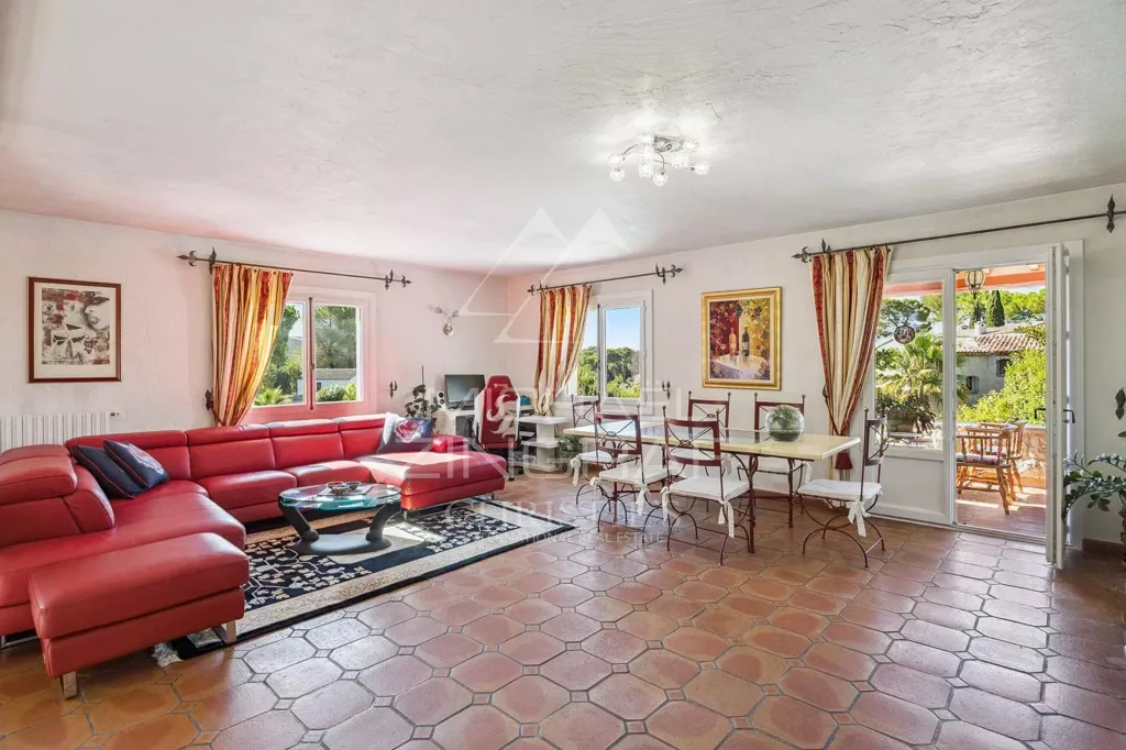 Living Room - Villa with Infinity Pool in Saint-Maymes, Antibes
