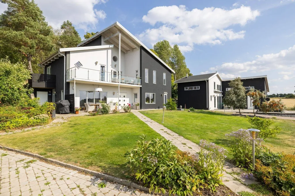 Välivaade - Architectural House with Mälaren View in Strängnäs