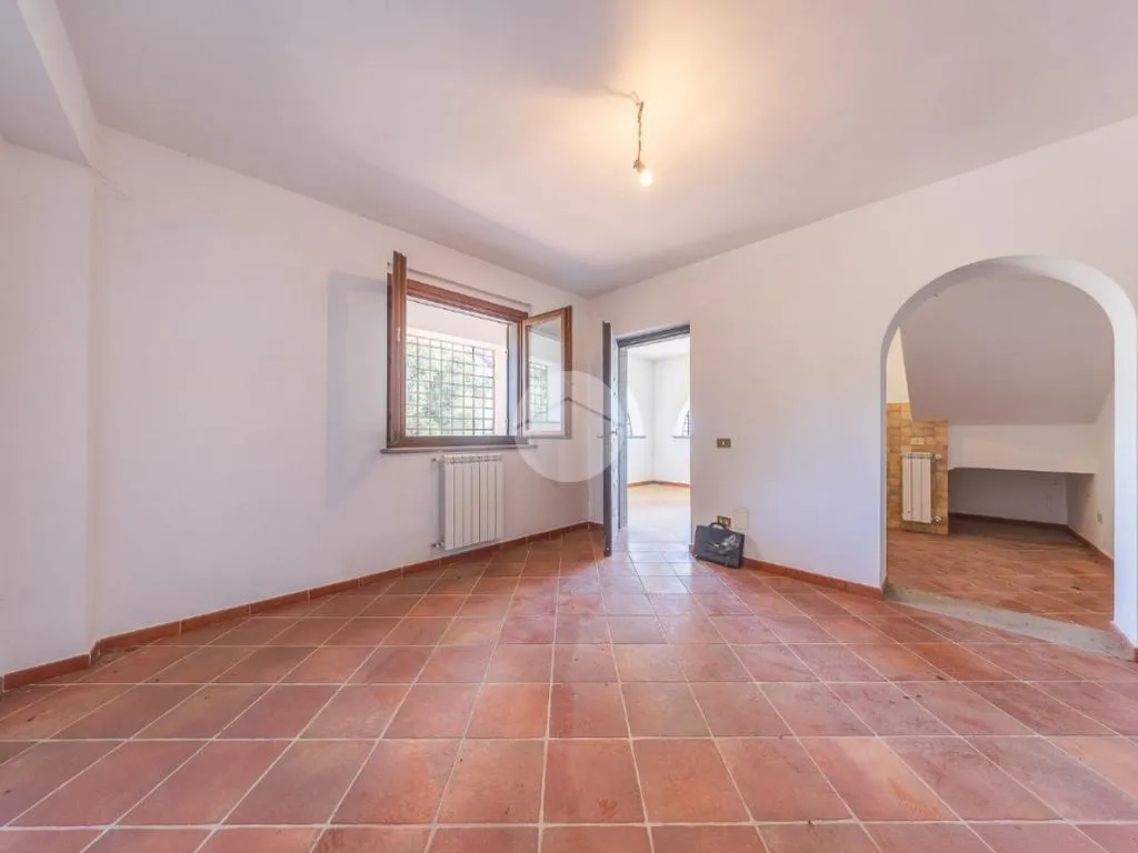 Pièces - Versatile Villa with Olive Grove in Guidonia Montecelio