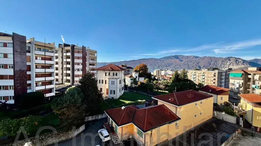 Rõdu - Penthouse with Panoramic Views in Verbania