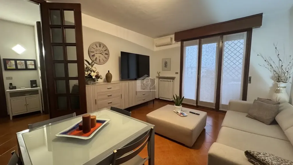 Séjour - Modernised Apartment with Balcony in Suzzara