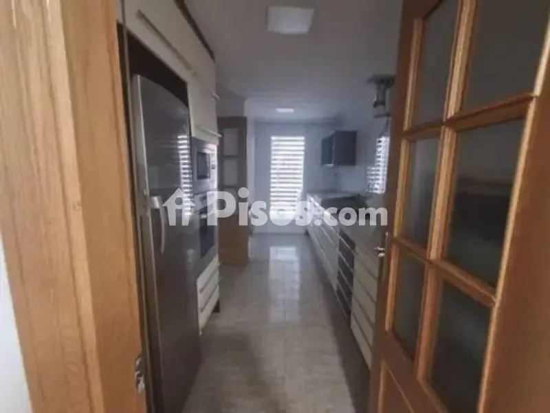 Köök - Spacious 4-Bedroom Flat with Balcony in Ronda Sur