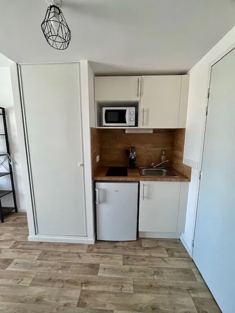 Cuisine - Studio Meublé Moderne près de Troyes