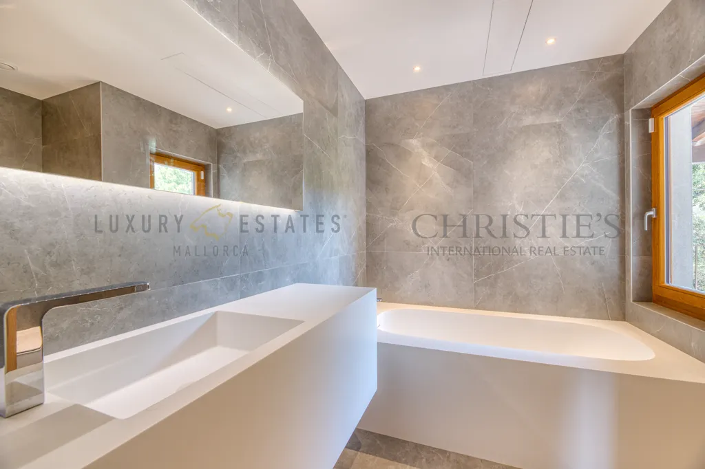 Salles de bain - Country Home with Panoramic Views in Establiments