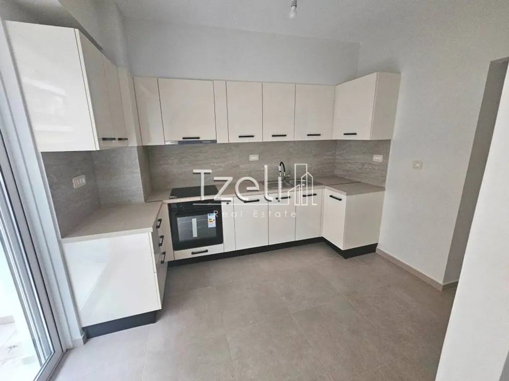 Köök - Apartment with Balcony in Patras